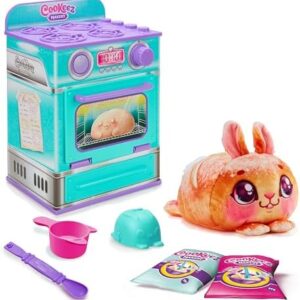 Cookeez Makery Baked Treatz. Mix & Make a Plush Best Friend! Place Your Dough in The Oven and Be Amazed When A Warm, Scented, Interactive, Plush Friend Comes Out! Which Surprise Bake Will You Make?
