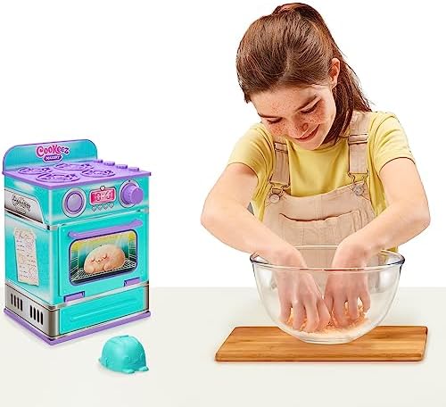 Cookeez Makery Baked Treatz. Mix & Make a Plush Best Friend! Place Your Dough in The Oven and Be Amazed When A Warm, Scented, Interactive, Plush Friend Comes Out! Which Surprise Bake Will You Make? - Image 4